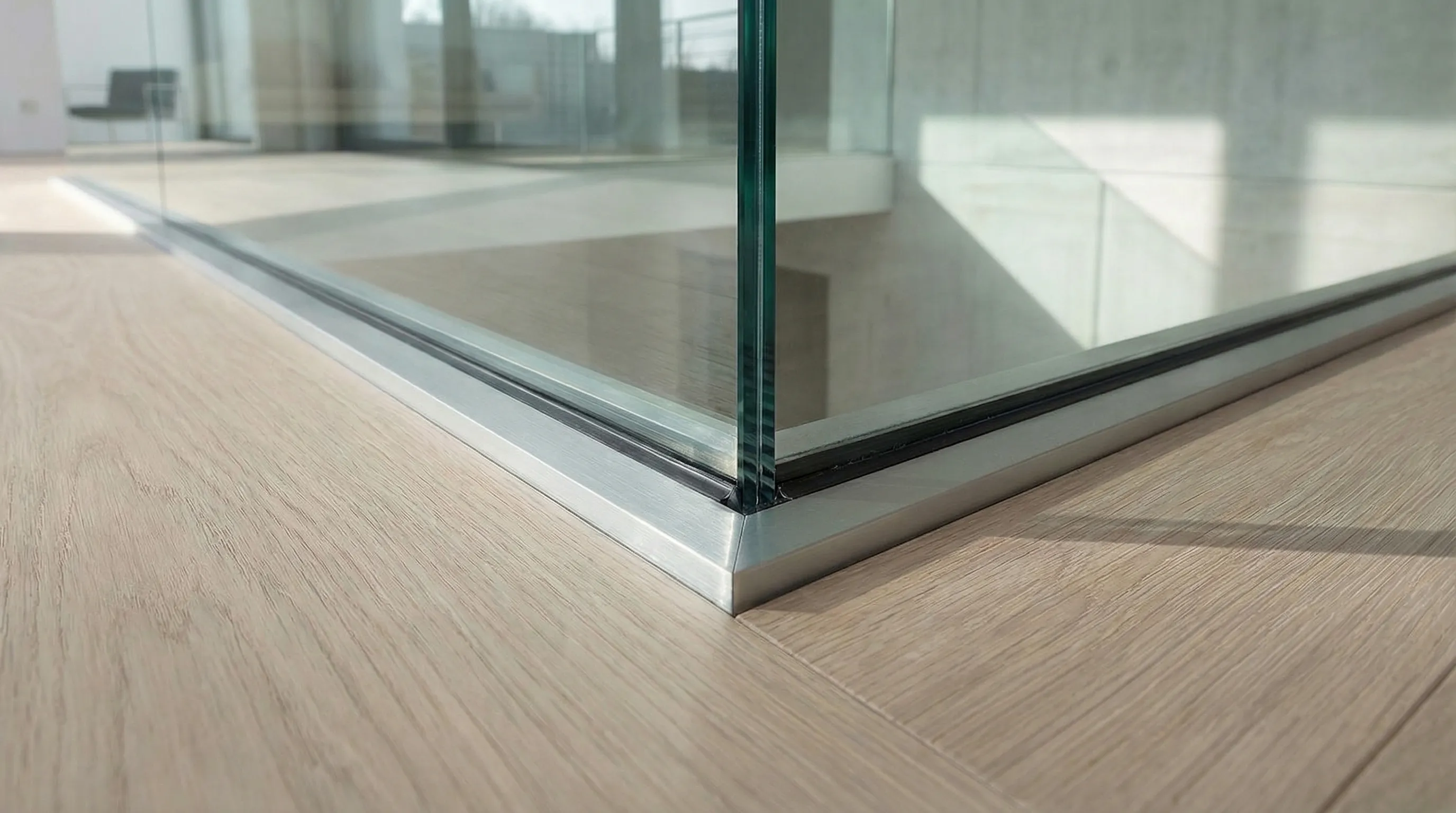 Profile de sol verre sans poteaux sur balcon moderne