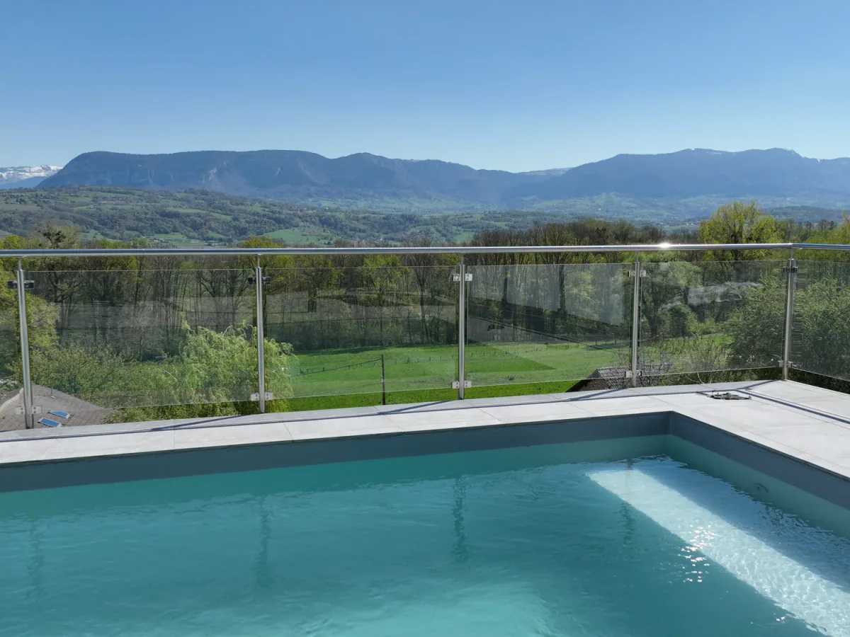 Garde-corps piscine verre feuillete Auvergne-Rhone-Alpes